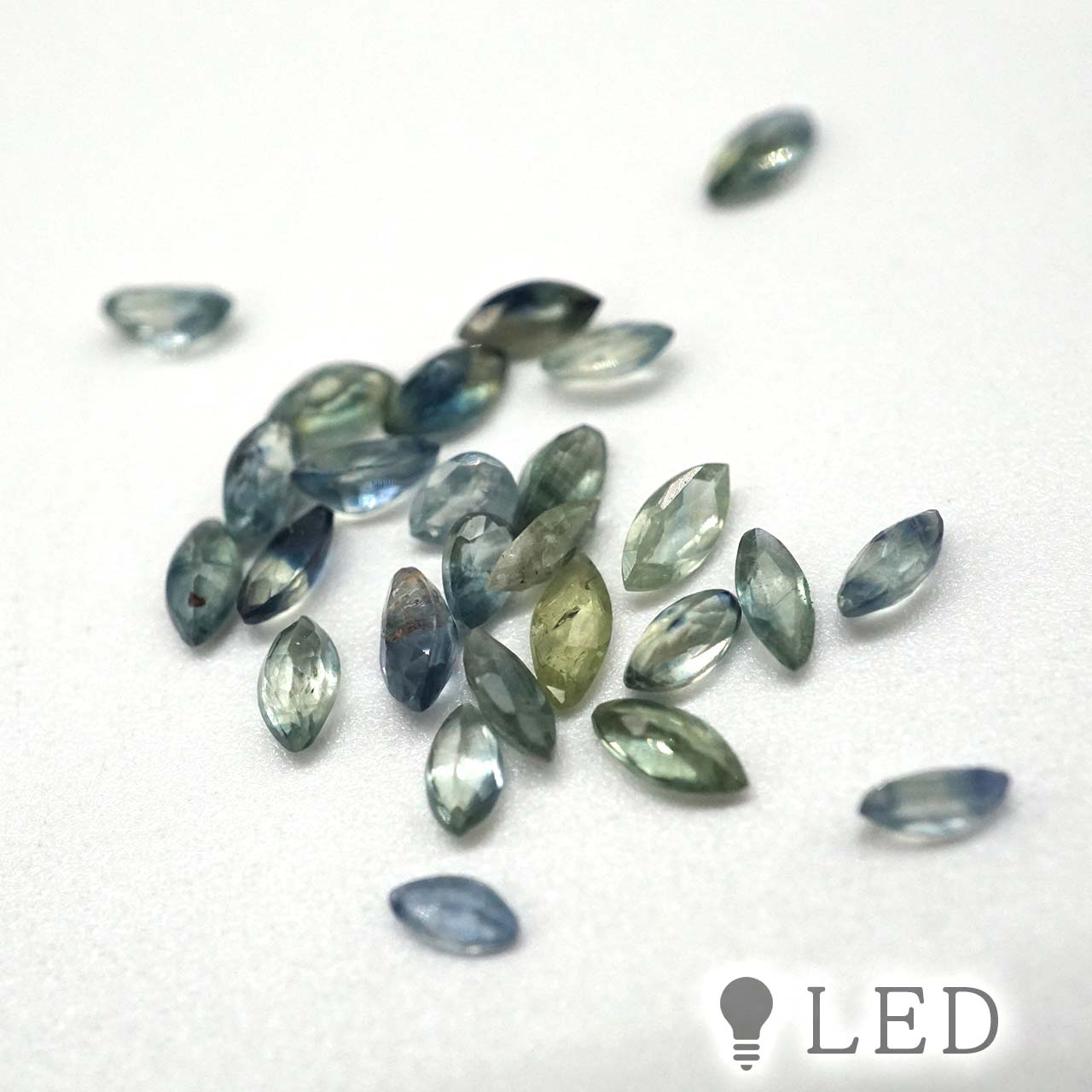 グリーンサファイア マーキスカット 約2.0×3.8 mm