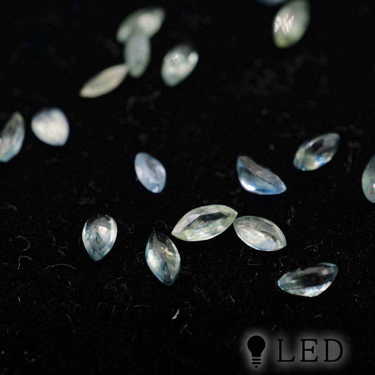 グリーンサファイア マーキスカット 約2.0×3.8 mm