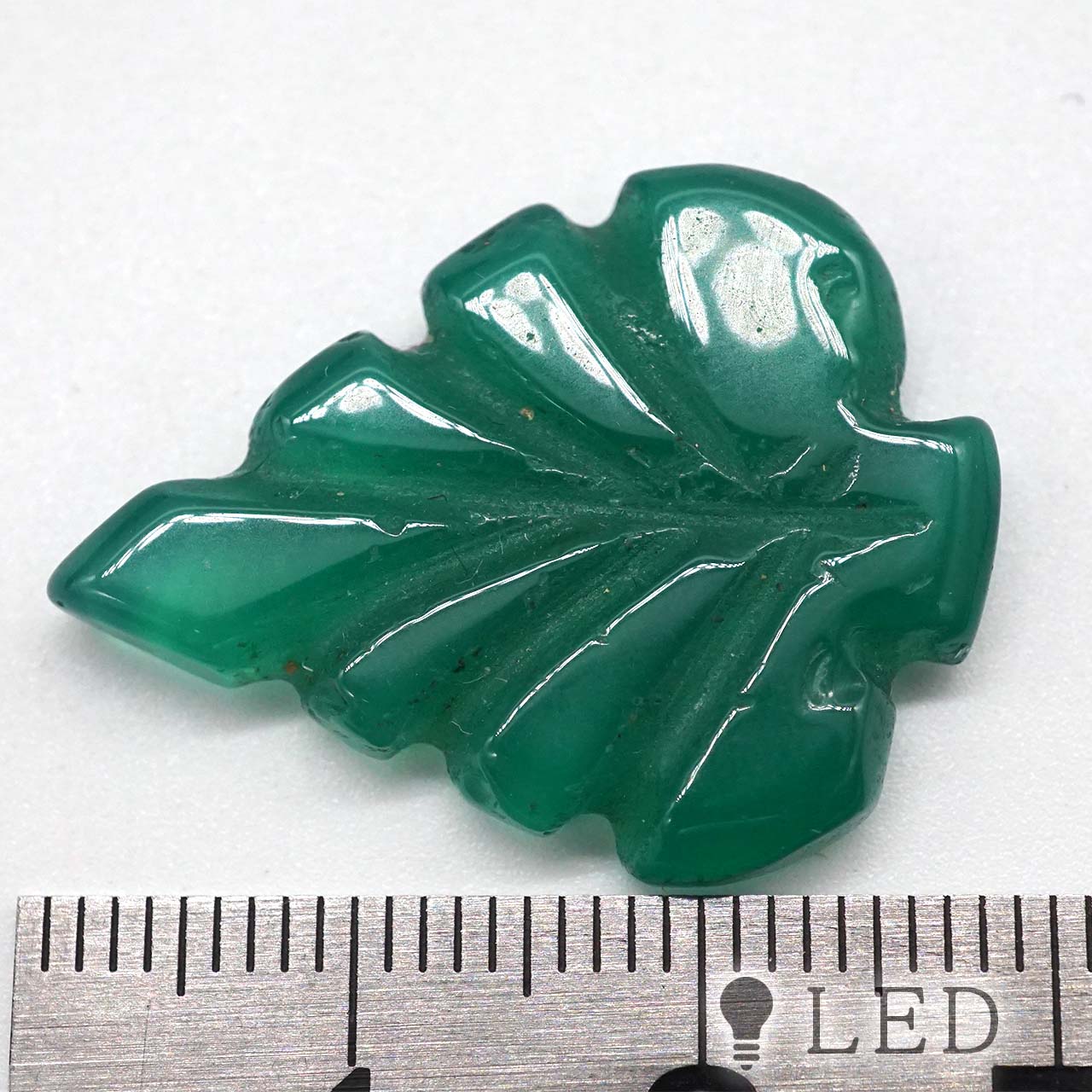 グリーンアゲート 彫刻 21×28mm 17.53ct