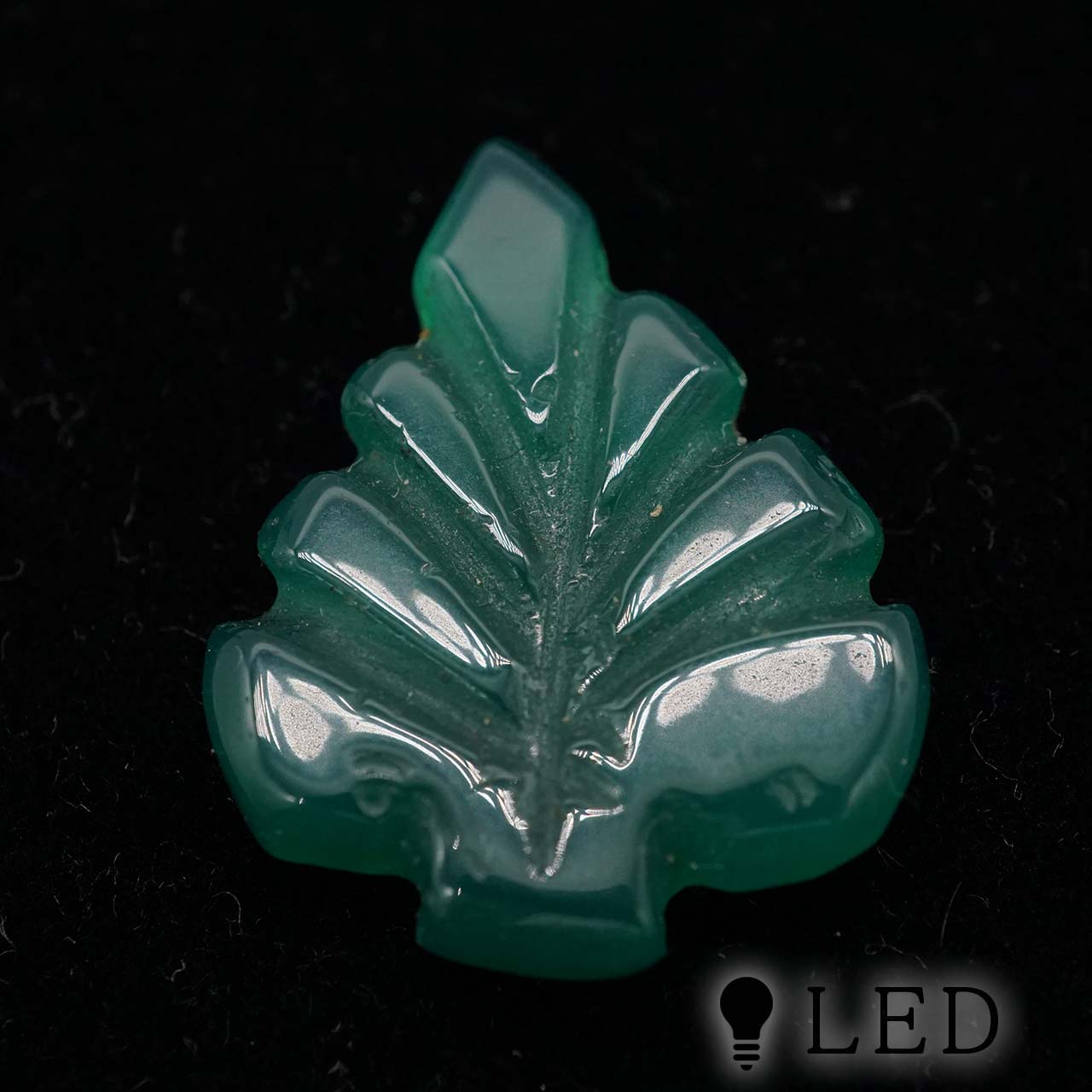 グリーンアゲート 彫刻 21×28mm 17.53ct