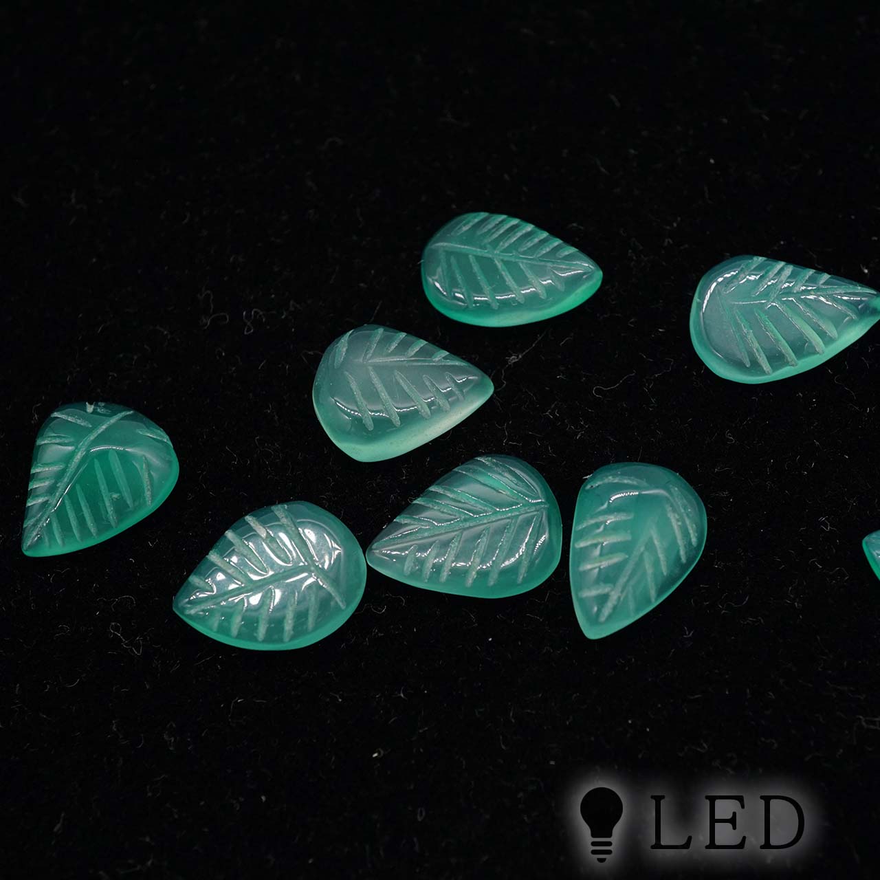 グリーンアゲート リーフ彫刻 約9×13mm