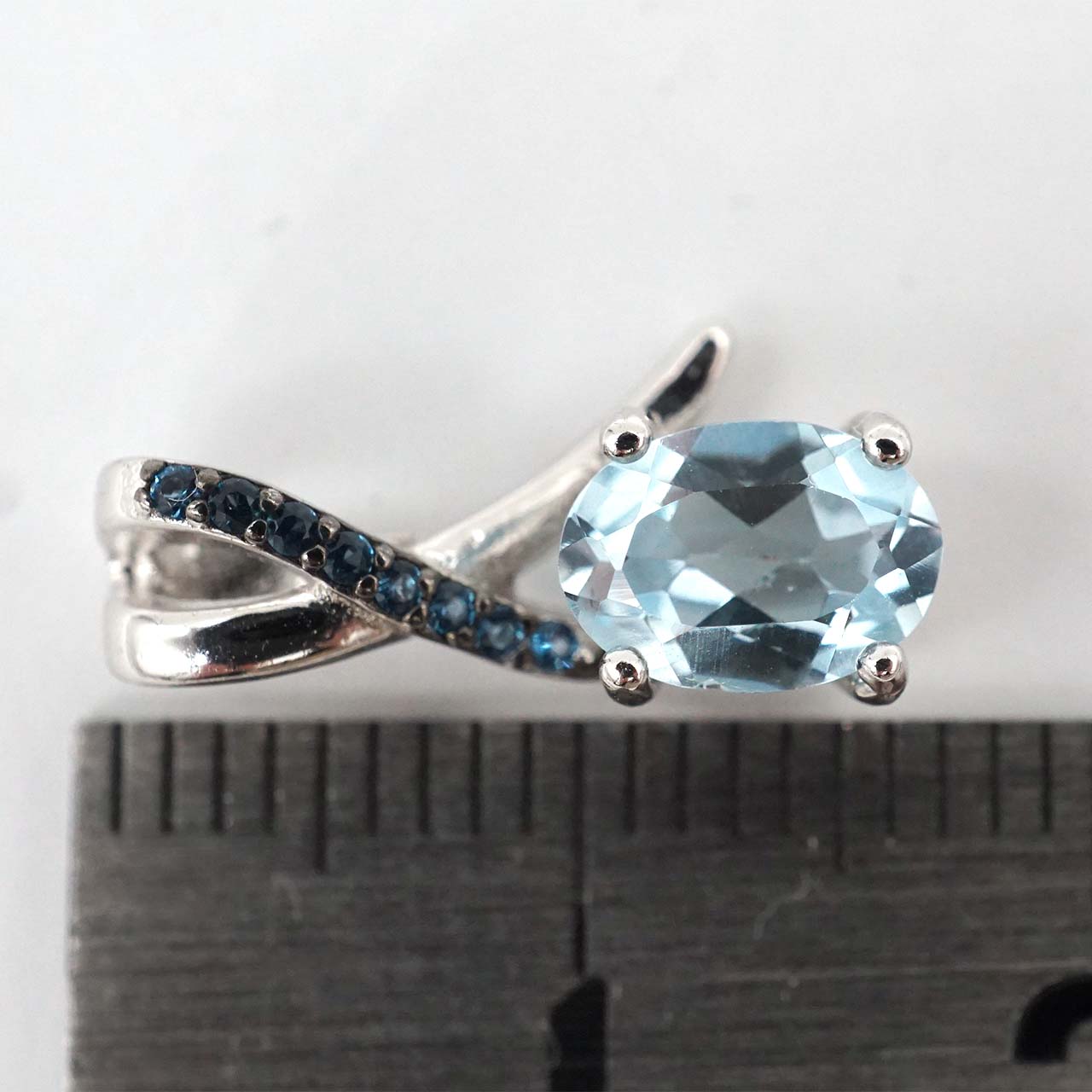 スカイブルートパーズ ペンダントトップ スターリングシルバー