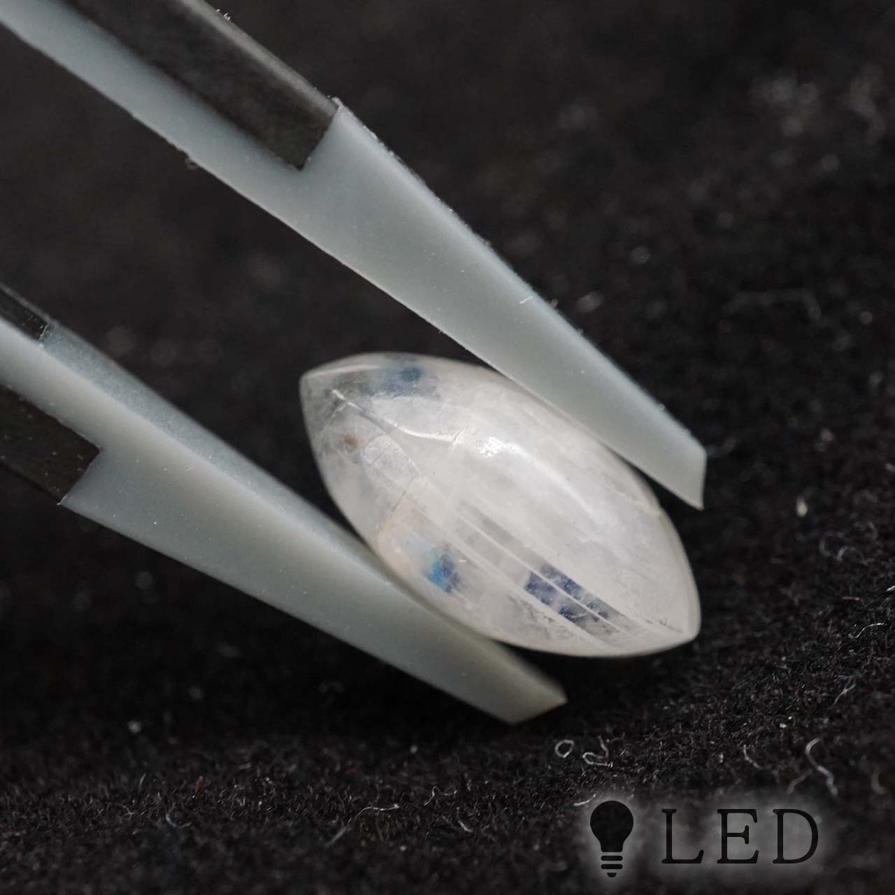 レインボームーンストーン マーキスカボション 5×9.5mm 1.5ct