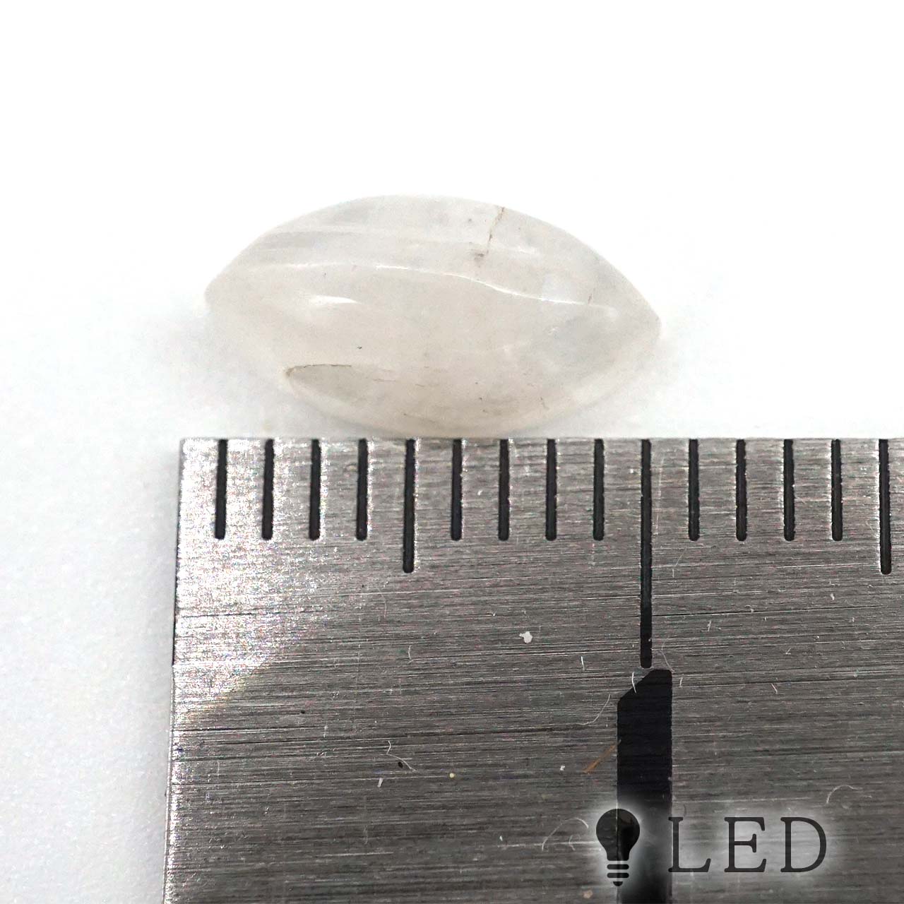 レインボームーンストーン マーキスカボション 5×9.5mm 1.5ct
