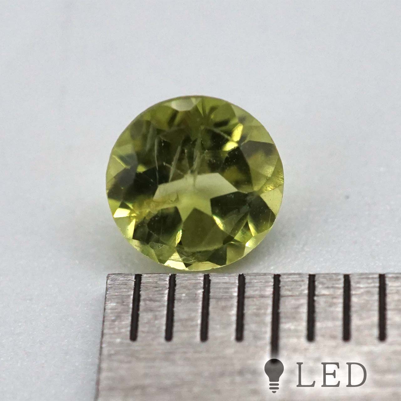ペリドット ラウンド 5mm 0.5ct