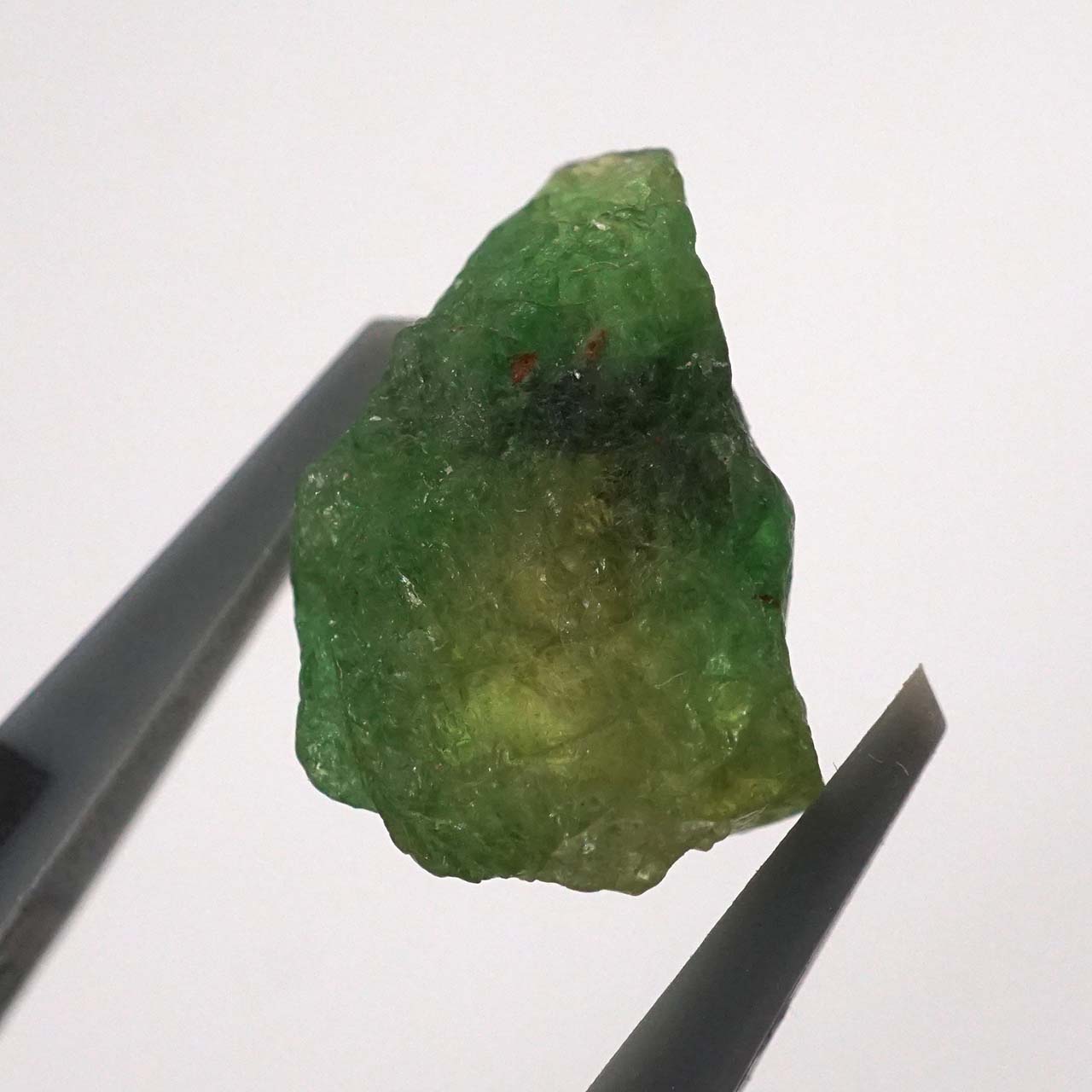 グリーンガーネット(グロッシュラーガーネット) 原石 約9.8×12.8 mm 5.62ct