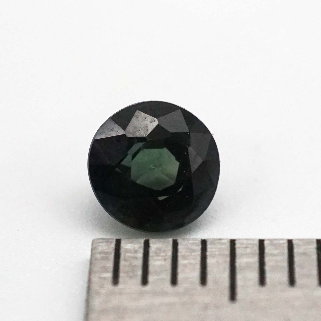 グリーンサファイア ラウンド 4.7mm 0.58ct