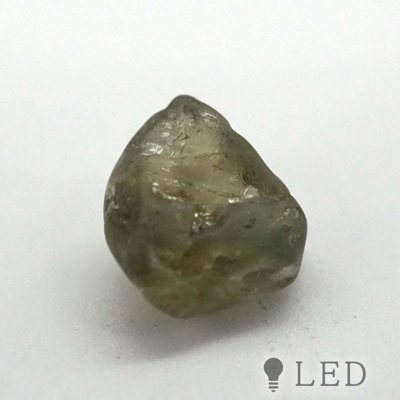 グリーンサファイア 原石 約8×7.6mm 2.53ct