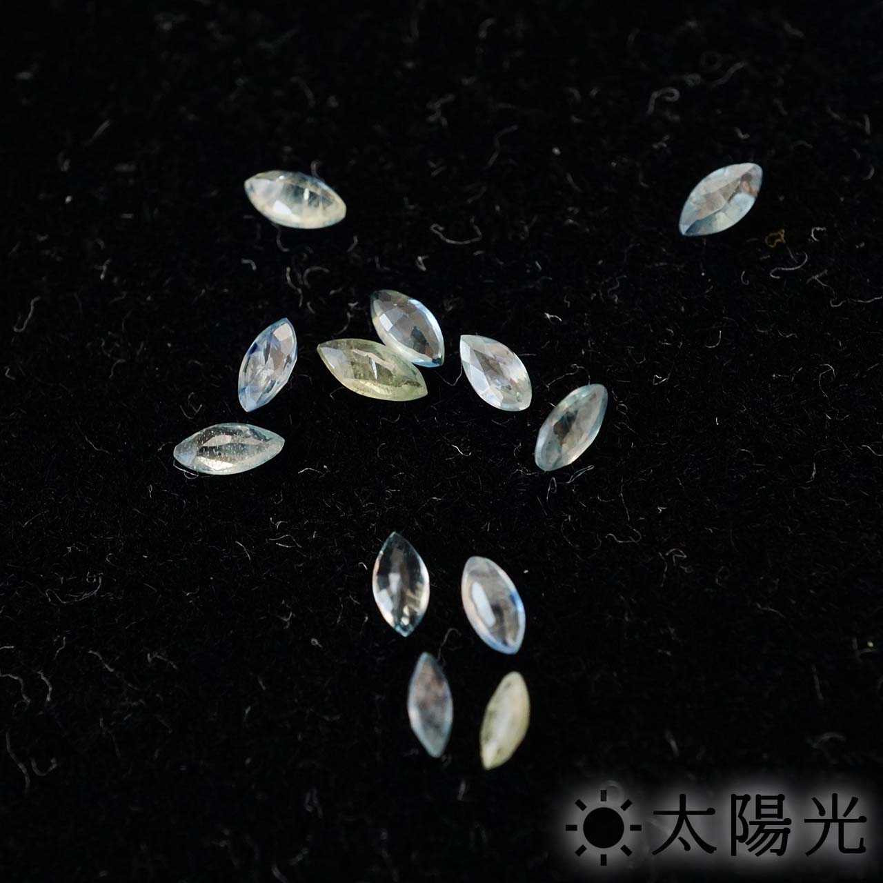 グリーンサファイア マーキスカット 約2.0×3.8 mm