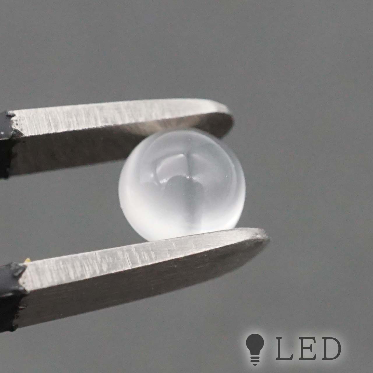 ホワイト キャッツ アイムーンストーン ラウンド 4mm 約0.28ct