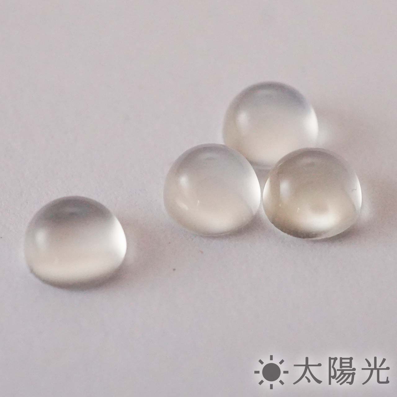 ホワイト キャッツ アイムーンストーン ラウンド 4mm 約0.28ct