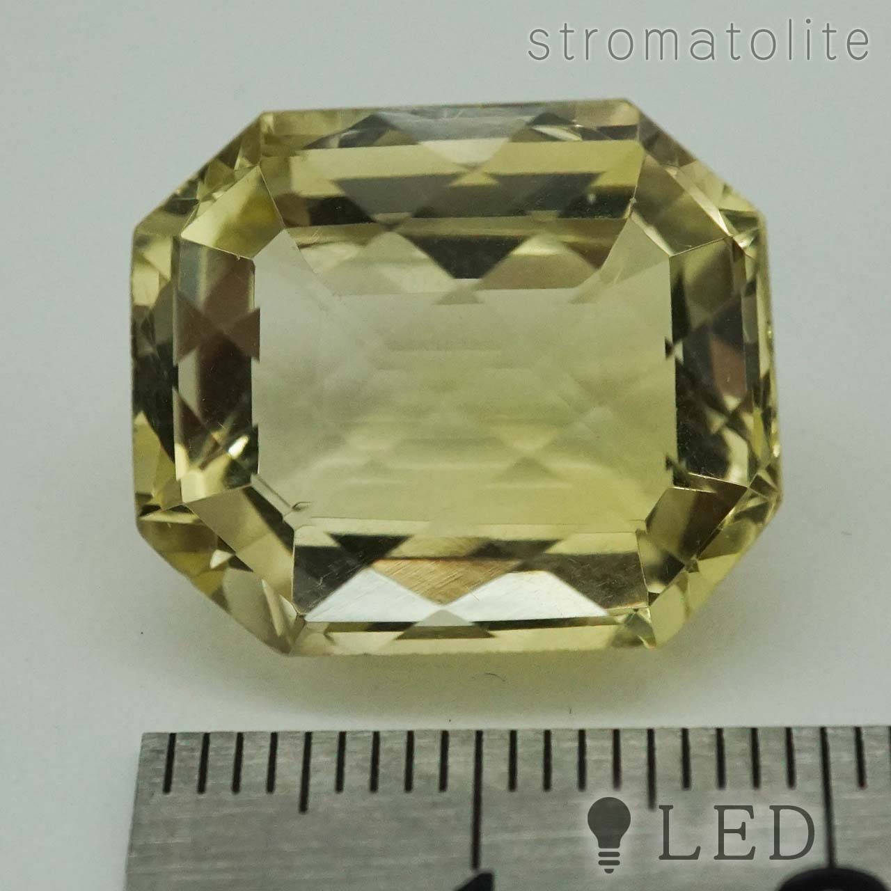 レモンクォーツ クッション 約21×23 mm