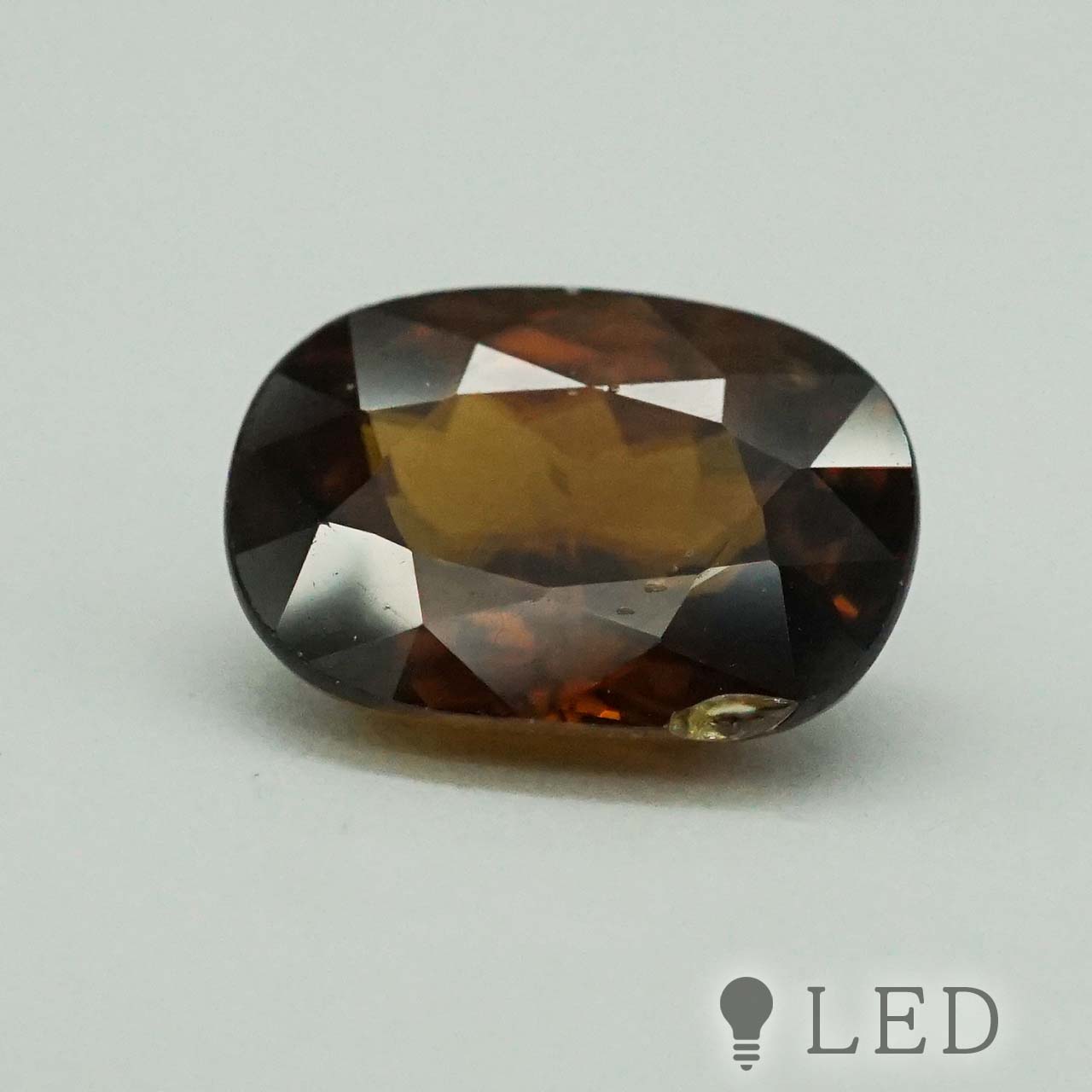 スフェーン オーバル 10.4×7.5 mm 3.33ct