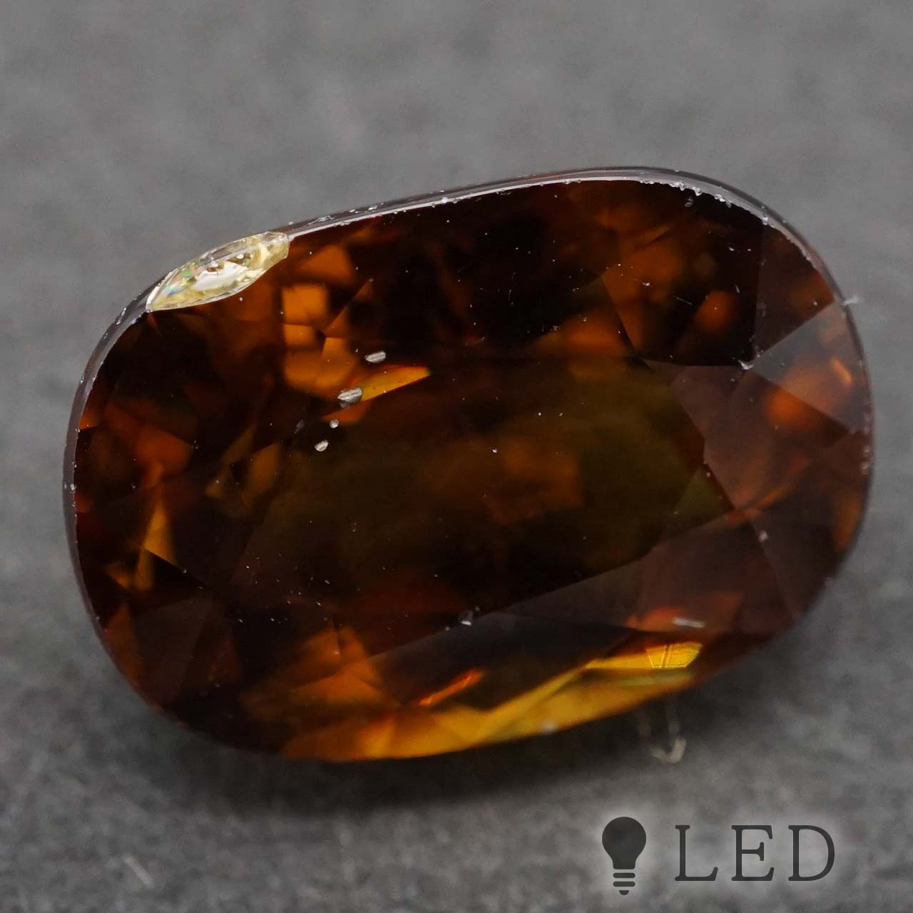 スフェーン オーバル 10.4×7.5 mm 3.33ct