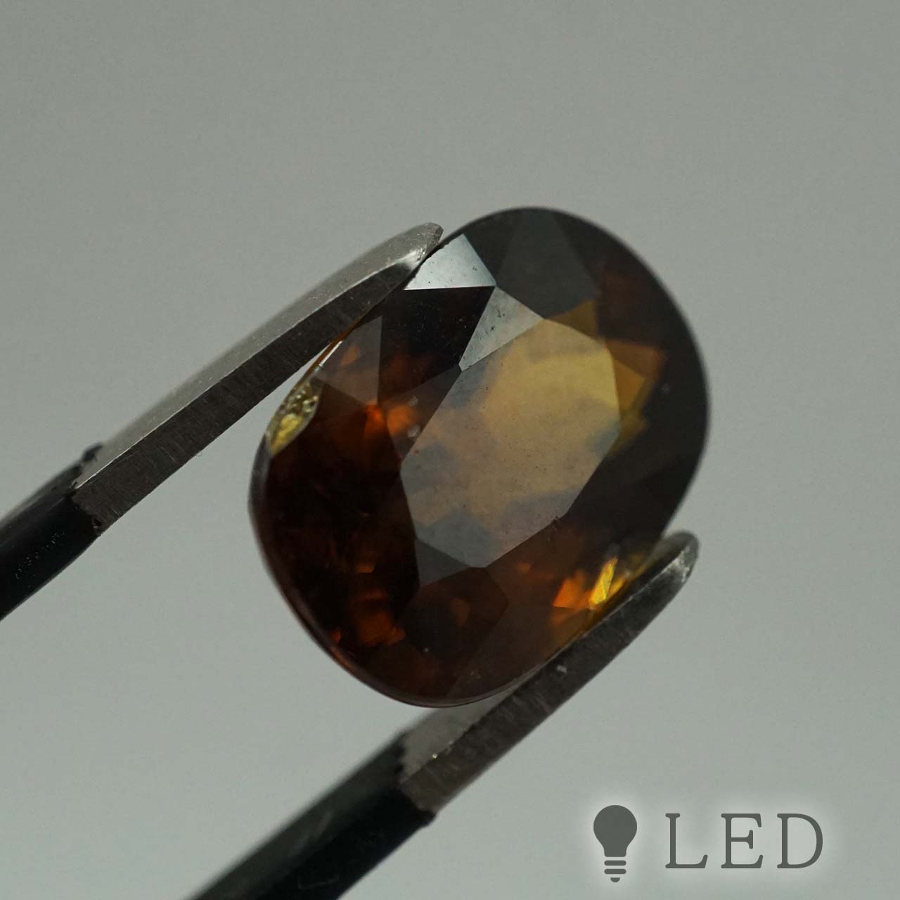 スフェーン オーバル 10.4×7.5 mm 3.33ct