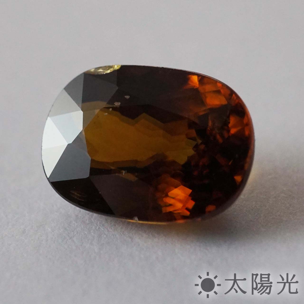 スフェーン オーバル 10.4×7.5 mm 3.33ct