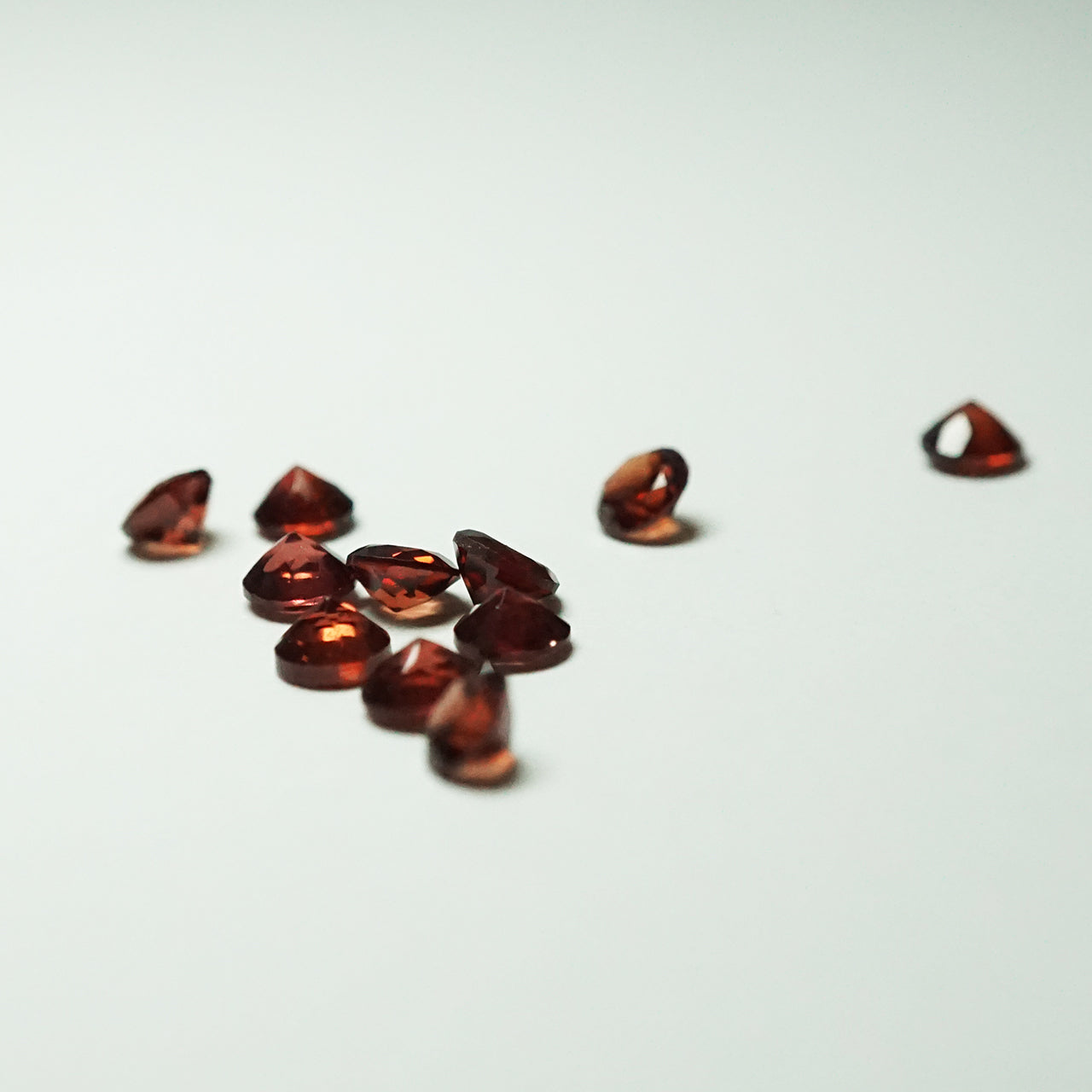 ガーネット ラウンド 4mm 0.3ct