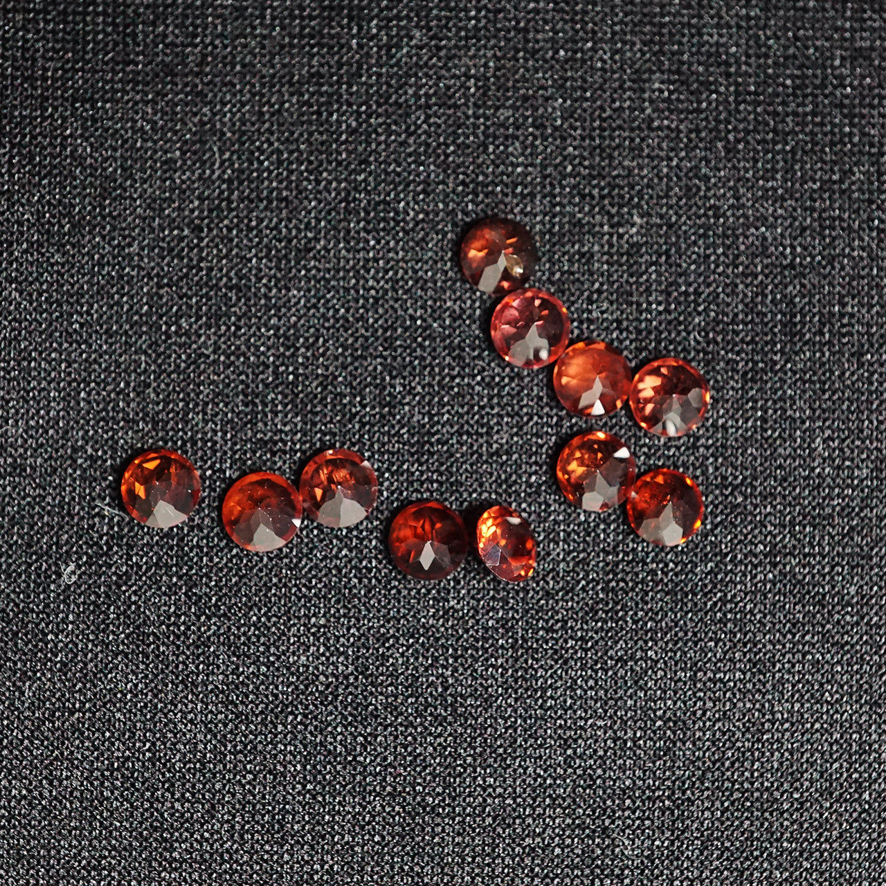 ガーネット ラウンド 4mm 0.3ct