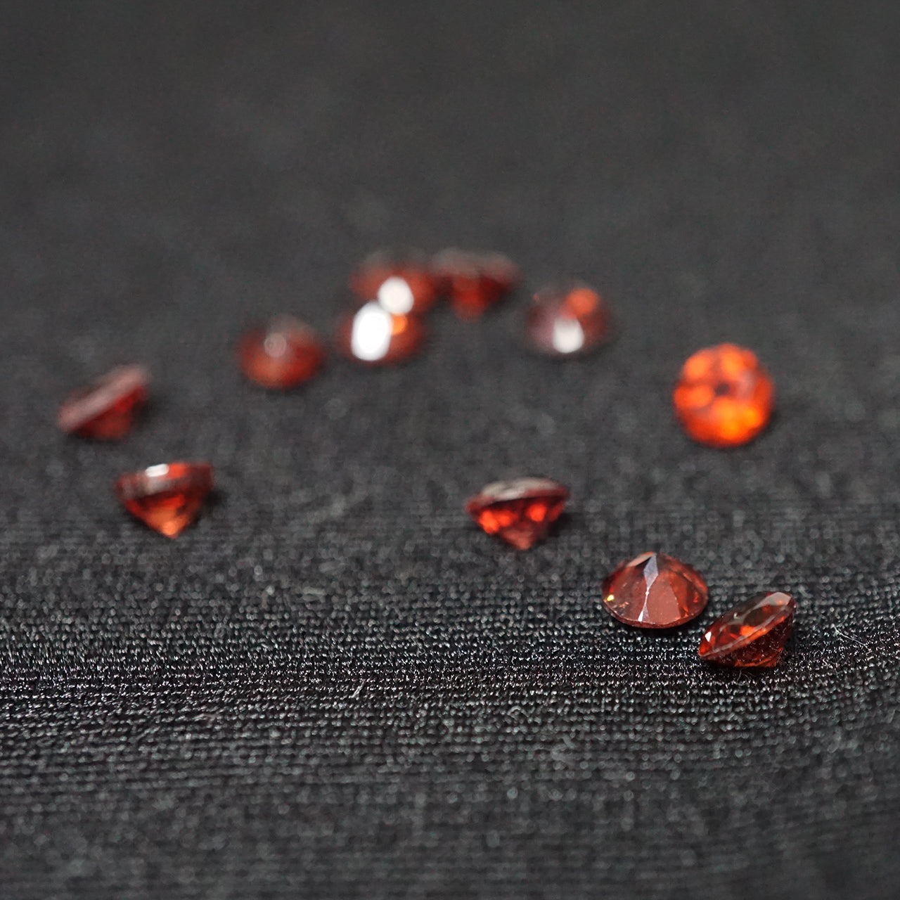 ガーネット ラウンド 4mm 0.3ct