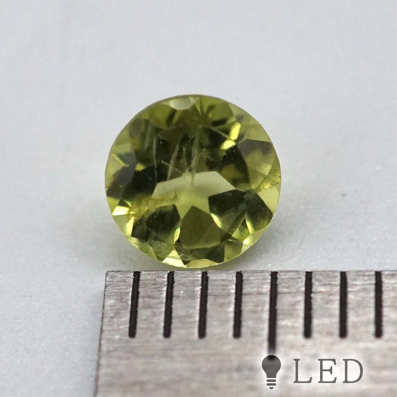 ペリドット ラウンド 5mm 0.5ct　