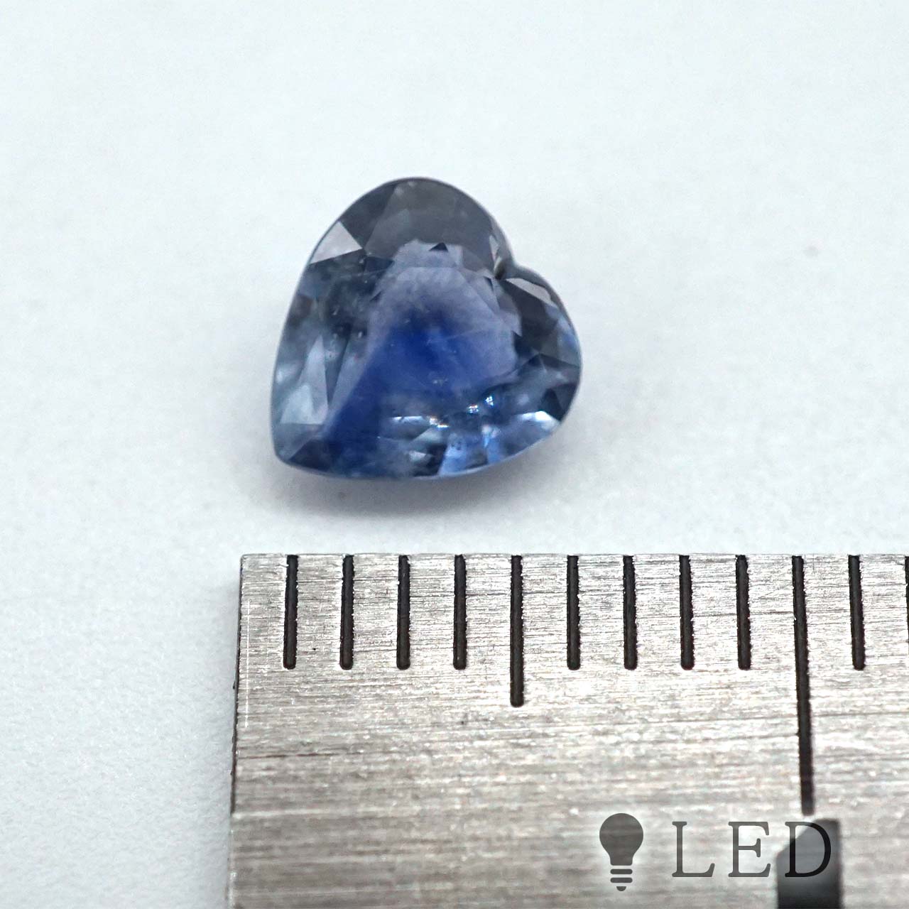 ブルーサファイア　ハート　5.8×5.4mm 　0.74ct