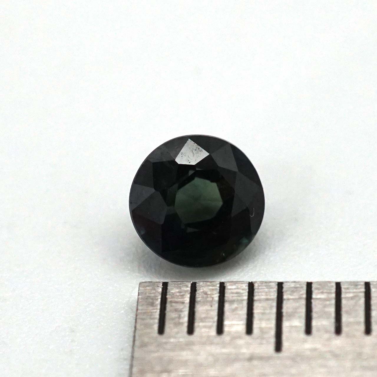 グリーンサファイア　ラウンド　4.7mm 　0.58ct