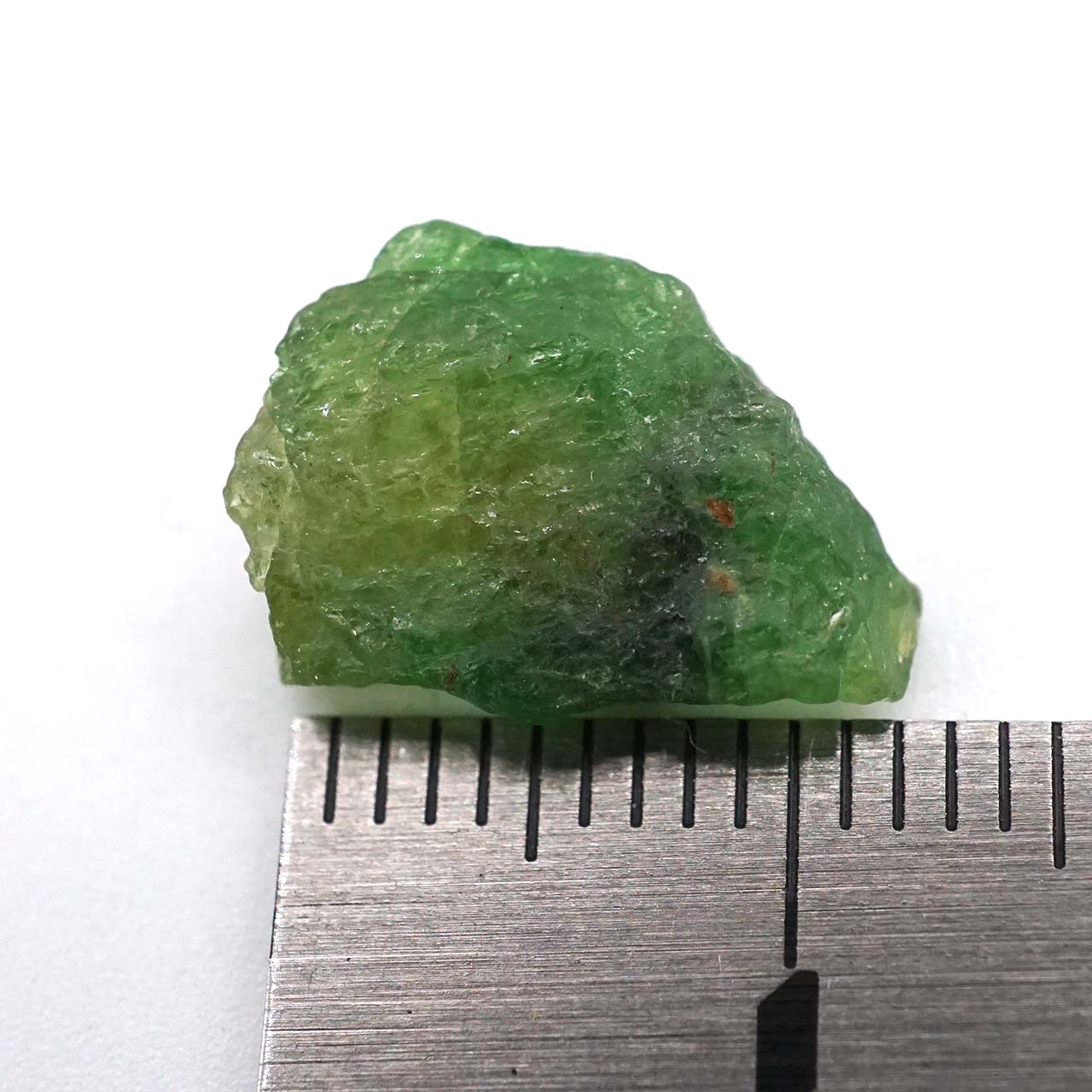 グリーンガーネット（グロッシュラーガーネット） 原石 約9.8×12.8 mm　5.62ct