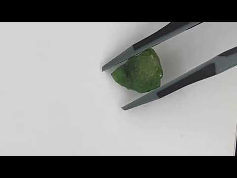 グリーンガーネット（グロッシュラーガーネット） 原石 約9.8×12.8 mm 