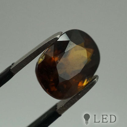 スフェーン　オーバル　10.4×7.5 mm　3.33ct