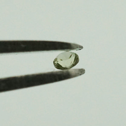 ペリドット ラウンド 1.8mm 0.02ct　9粒セット